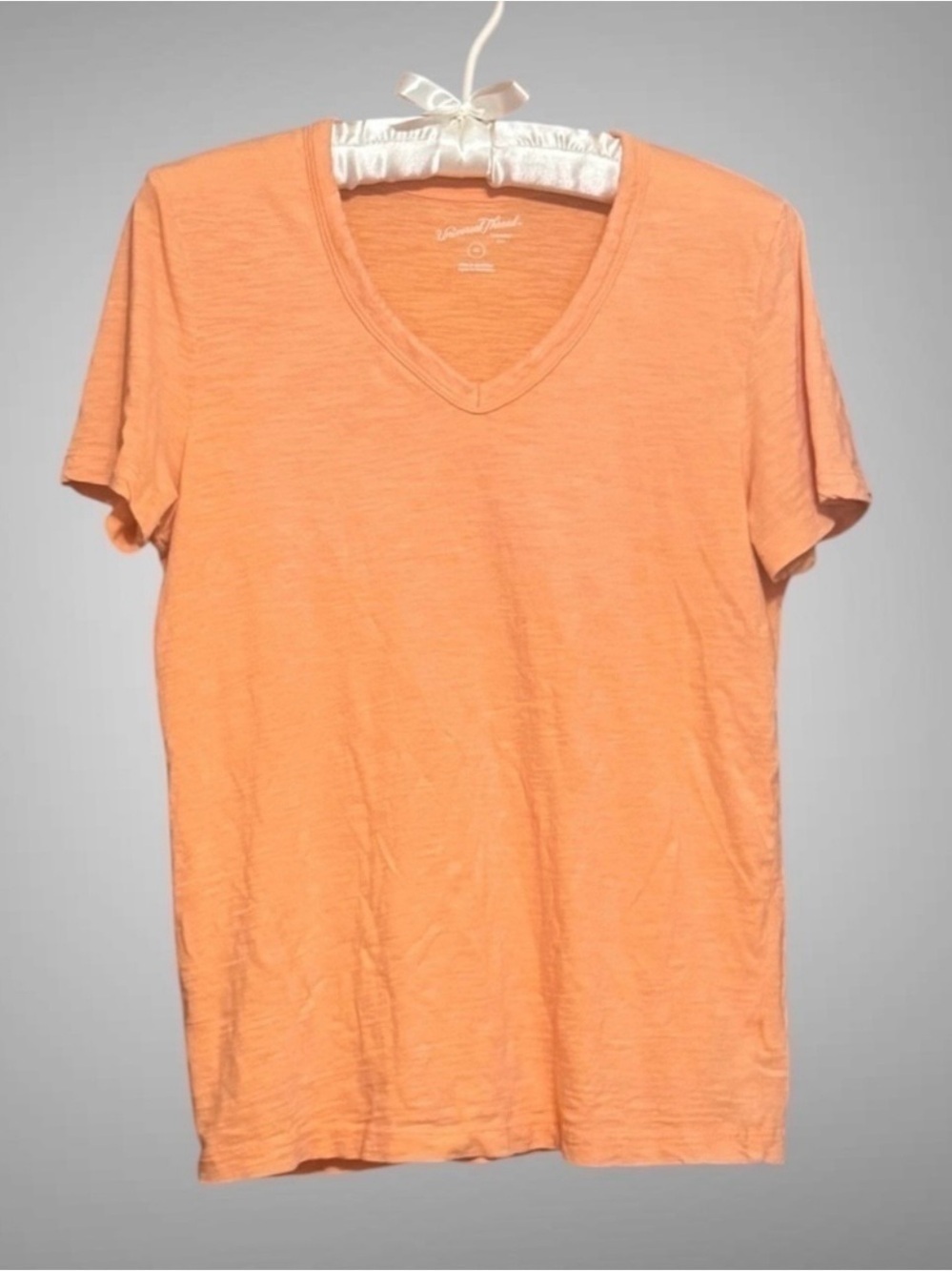 UNIVERSAL THREAD DISTRESSED T SIZE XS